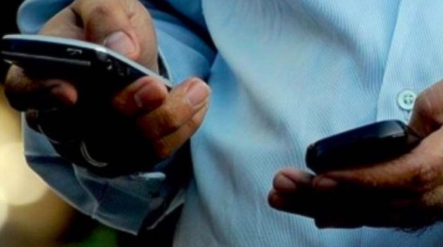 Cellulari in classe. C’è la proposta di vietarli per legge