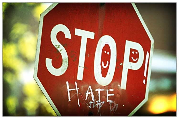 Stop agli haters: Arci Lecco e  gli Istituti Viganò e Agnesi contro il linguaggio d’odio sul web