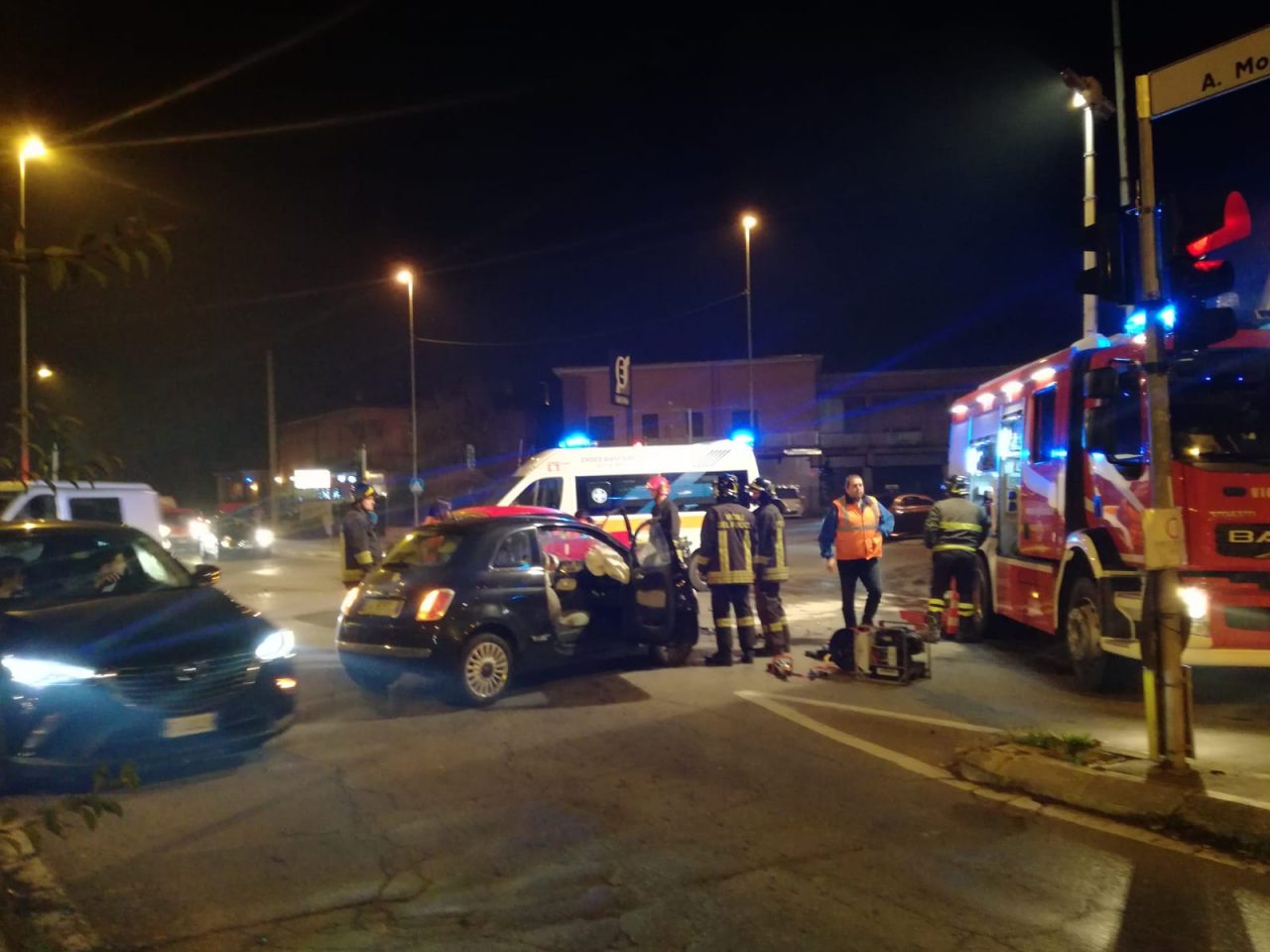 Ennesimo incidente all’incrocio semaforico di Robbiate