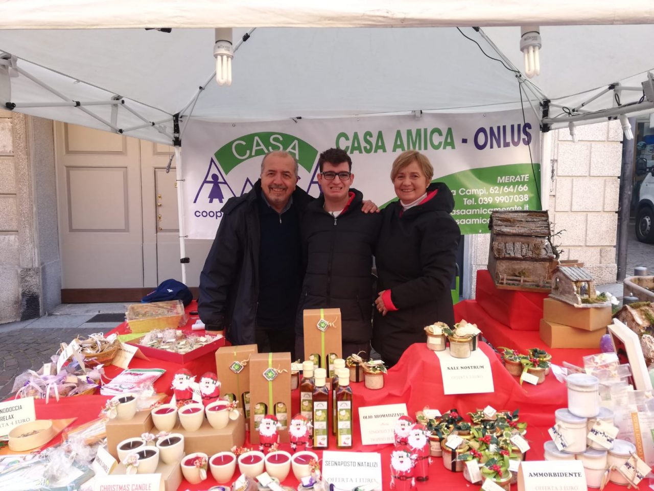 Il mercatino di Natale di Casa Amica alla Fiera di Sant’Ambrogio