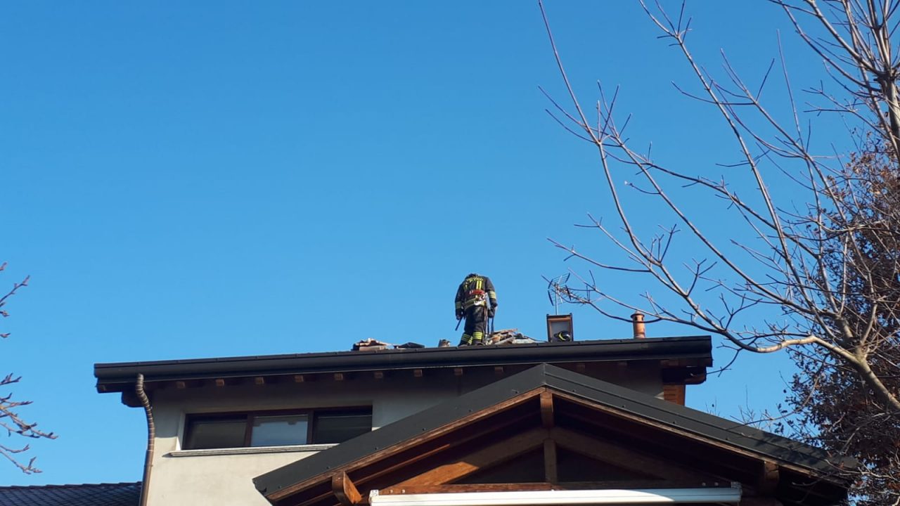 Incendio appartamento provocato da una stufa FOTO