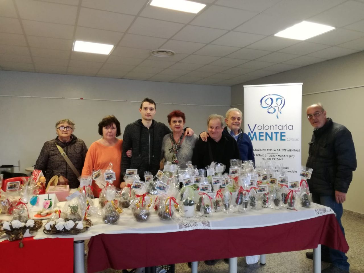 Il banchetto di VolontariaMente nella Hall dell’ospedale
