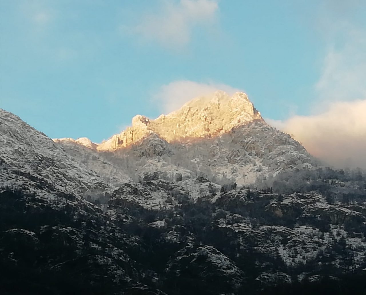 Lecco si è risvegliata con una cornice di neve CHE FOTO MAGNIFICHE. Le previsioni dei prossimi giorni