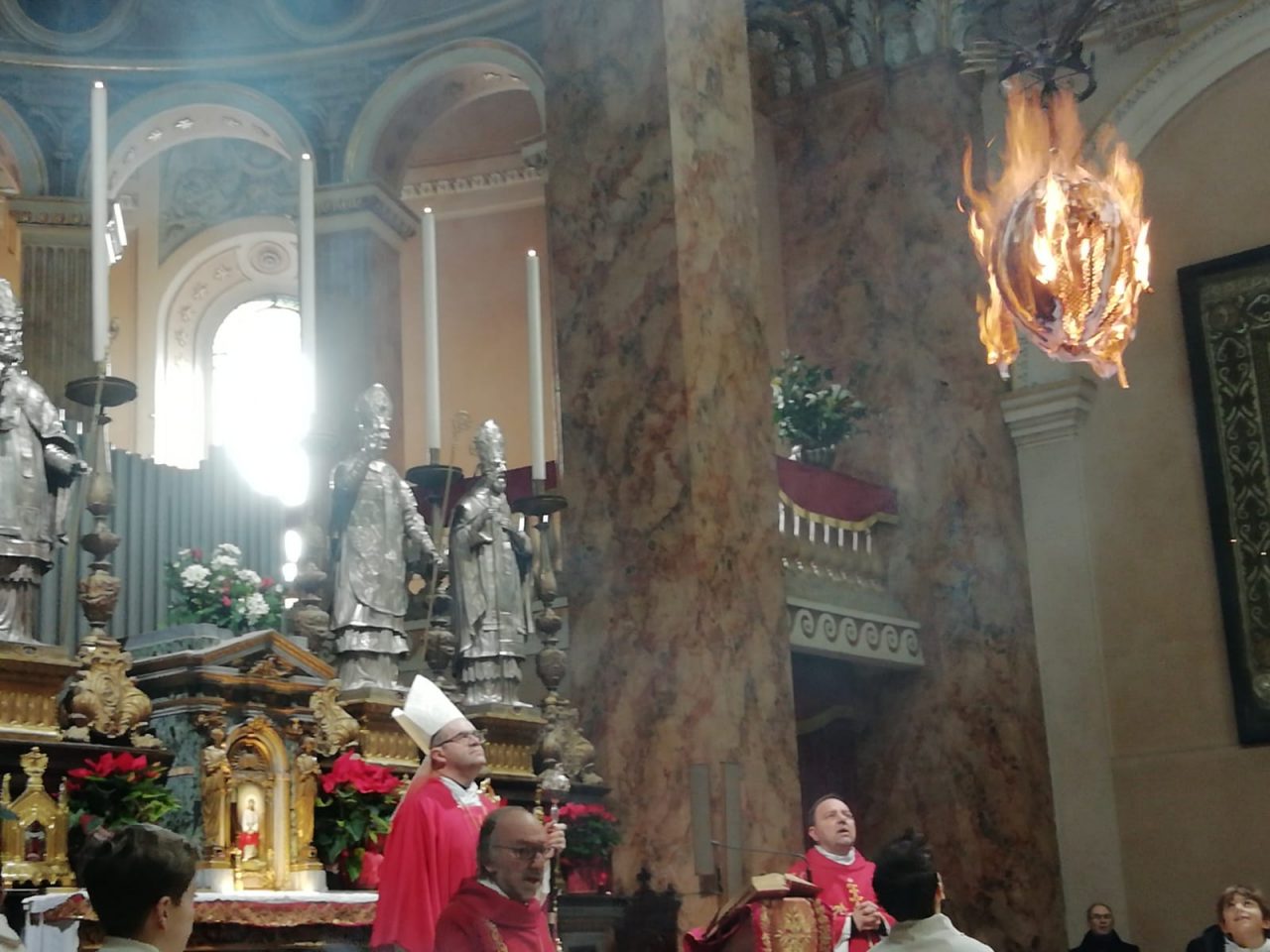 Lecco celebra Santo Stefano con la tradizionale accensione del pallone FOTO