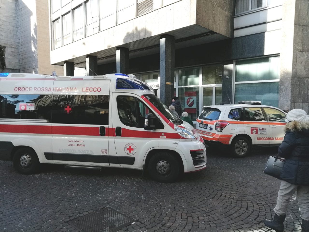 Si sente male in banca: anziana in ospedale in condizioni serie