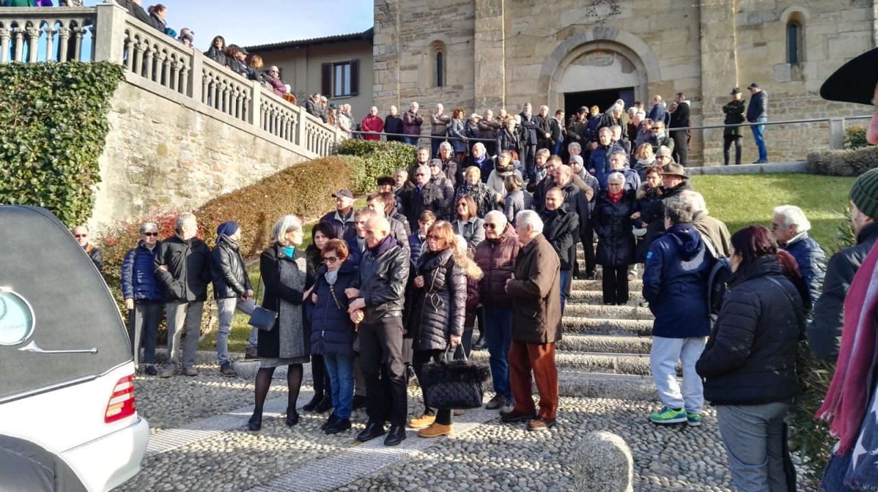 Adelio Cogliati in tantissimi al funerale del “maestro” FOTO