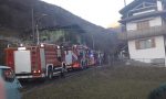 Incendio tetto di una palazzina, coinvolte anche le case vicine