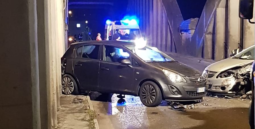 Scontro frontale sul ponte di Brivio, feriti anche tre bambini – FOTO