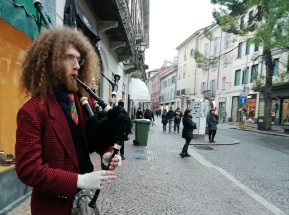 A Lecco tutti pazzi per la cornamusa scozzese… con sorpresa FOTO
