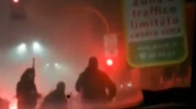 Scontri dopo Inter-Napoli: tifoso Inter morto, il questore usa il pugno di ferro