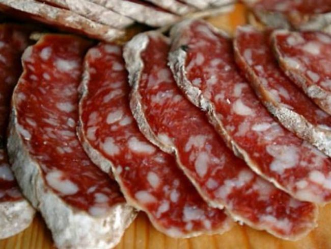 Rischio salmonella nel salame: prodotto ritirato