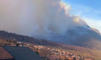 Incendio fra Dervio e Dorio, pompieri al lavoro dal pomeriggio