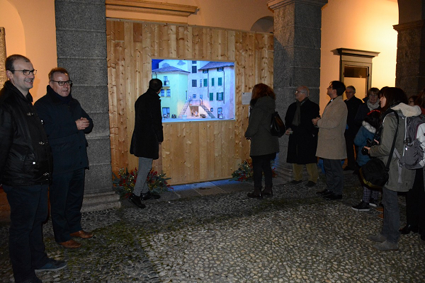 Luminarie natalizie: il cortile di Palazzo Bovara più “caldo” grazie al presepe… lecchese