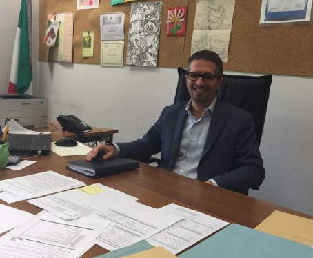 Il Liceo Grassi saluta il dirigente Castelnuovo che vola negli States