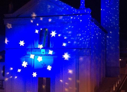 Luminarie natalizie: la chiesa del Pascolo risplende come un gioiello FOTO