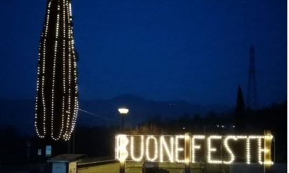 Luminarie natalizie: acceso il super albero di Valgreghentino FOTO E VIDEO