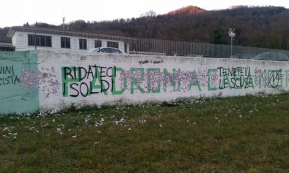 Pratone di Pontida di nuovo nel mirino dei contestatori: "Ridateci i 49 milioni" FOTO E VIDEO