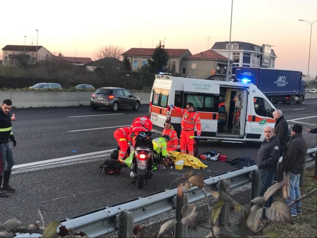 Grave incidente in Statale 36: motociclista gravissimo