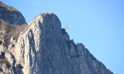 Precipita sul Corno Medale: ci vorranno ancora quattro ore per recuperare l'escursionista