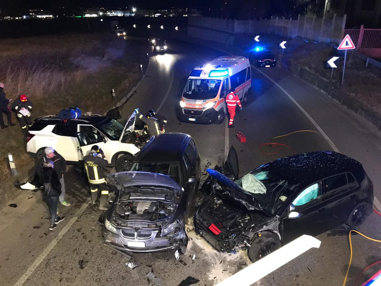 Grave incidente, tre feriti trasportati in ospedale FOTO