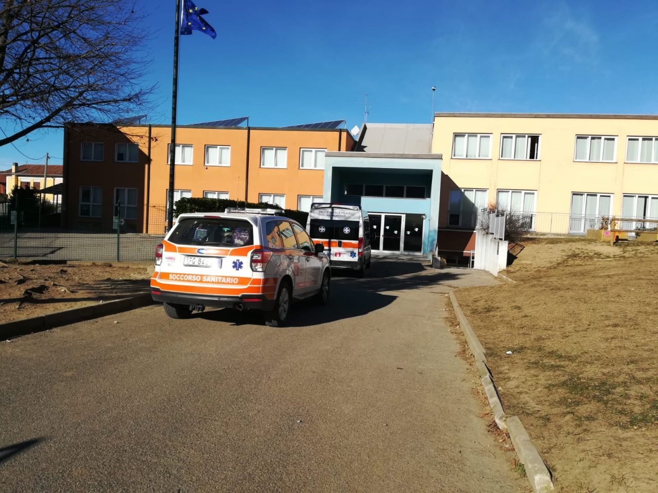 Bambino cade, tanta paura a scuola FOTO