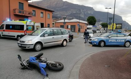 Incidente auto moto a Lecco: 19enne in ospedale FOTO