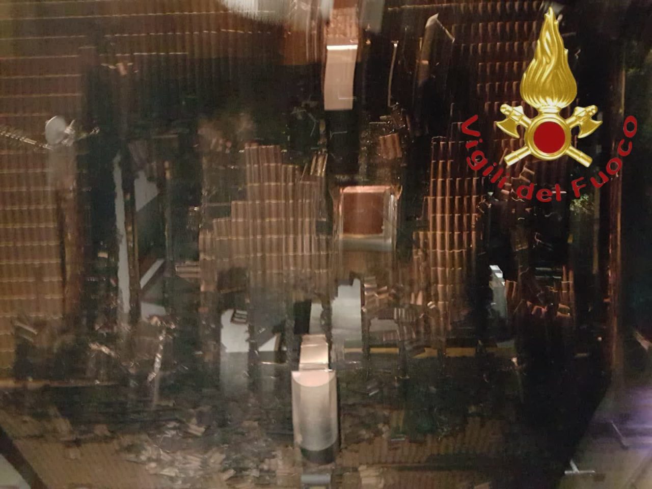 Incendio a Domaso prende fuoco un tetto FOTO