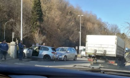 Si schianta sulla scalinata della Madonna del Bosco