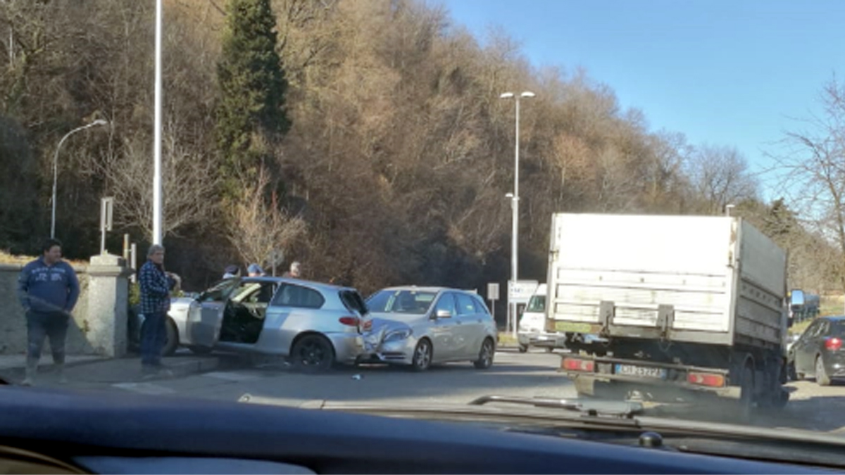 Si schianta sulla scalinata della Madonna del Bosco