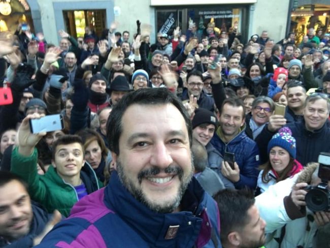 Salvini a Bormio: “aboliamo lo champagne e brindiamo con spumante valtellinese” VIDEO