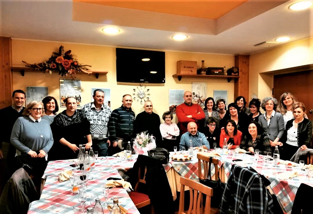 La maestra Giulia riabbraccia i suoi ragazzi di Novate FOTO