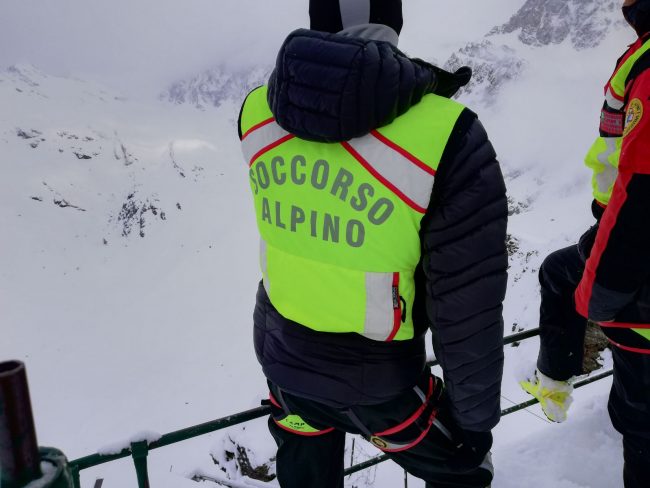 Due morti sulle nevi della Valtellina: 43enne senza scampo dopo una caduta, 24enne travolto da una valanga