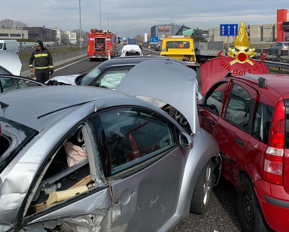Maxi incidente in Statale 36: 7 veicoli coinvolti FOTO