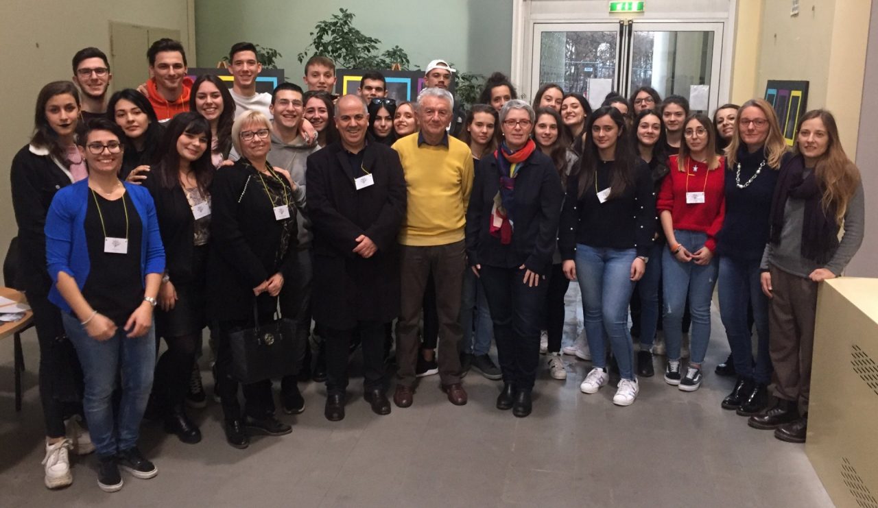 Tanti volti contro il furto di computer al Viganò di Merate