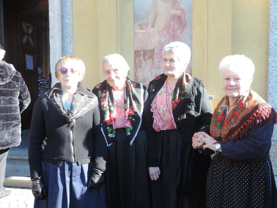 Donne con l'abito tradizionale - foto di Luigi Albarelli - Tremenico, 5 febbraio 2019