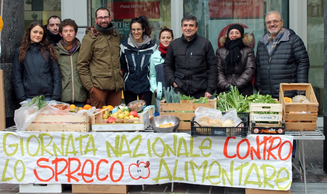 Mercato sprecato: domani tutti in piazza a Lecco