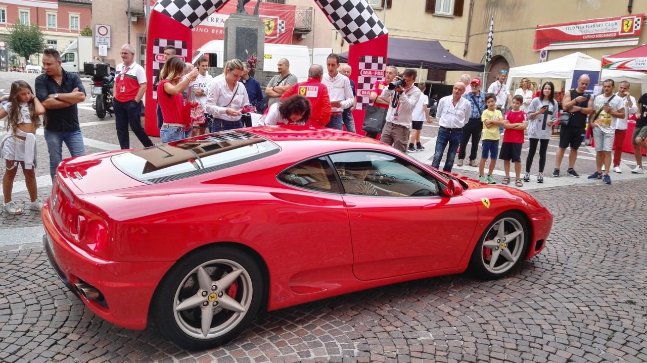 Tutti pazzi per le rosse: è a Caprino il Ferrari club più attivo e numeroso al mondo!