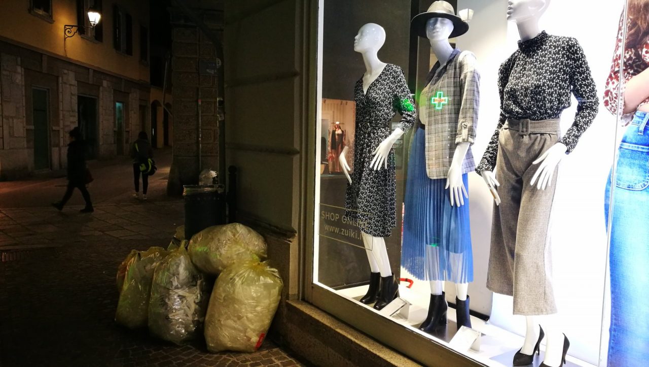 Lecco centro: la raccolta dei rifiuti diventa notturna