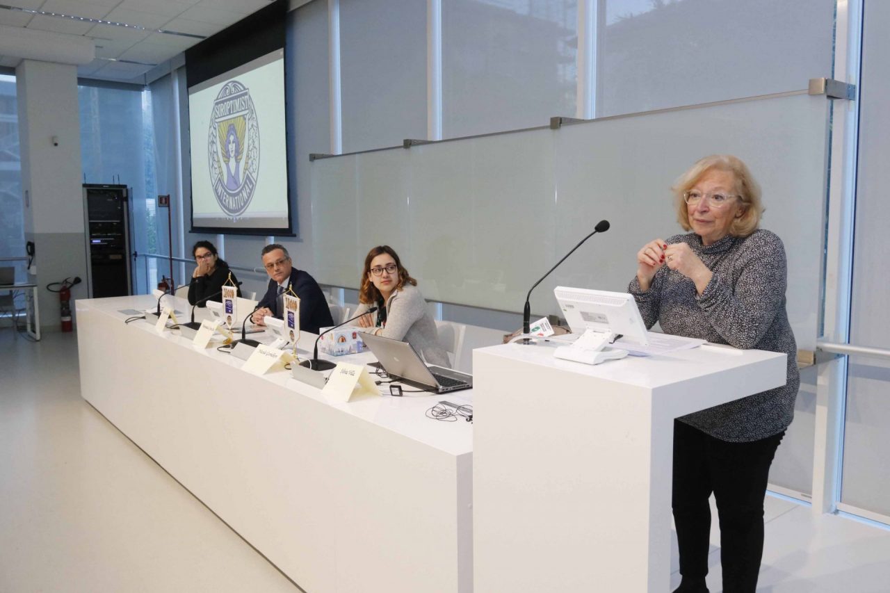 Una studentessa del MIT di Boston al secondo incontro del progetto “Si Fa STEM”