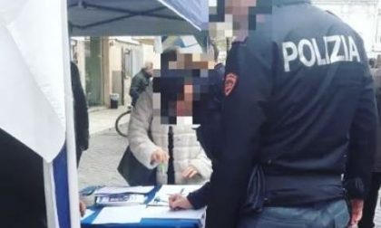 Poliziotti che firmano per Salvini: polemica per la foto di Arrigoni