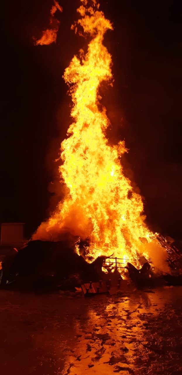 A Valgreghentino si brucia il freddo inverno FOTO