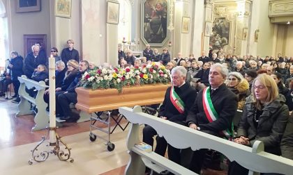 Una folla ai funerali di Giusi Spezzaferri, don Bruno: "La sua vita è stata un dono"