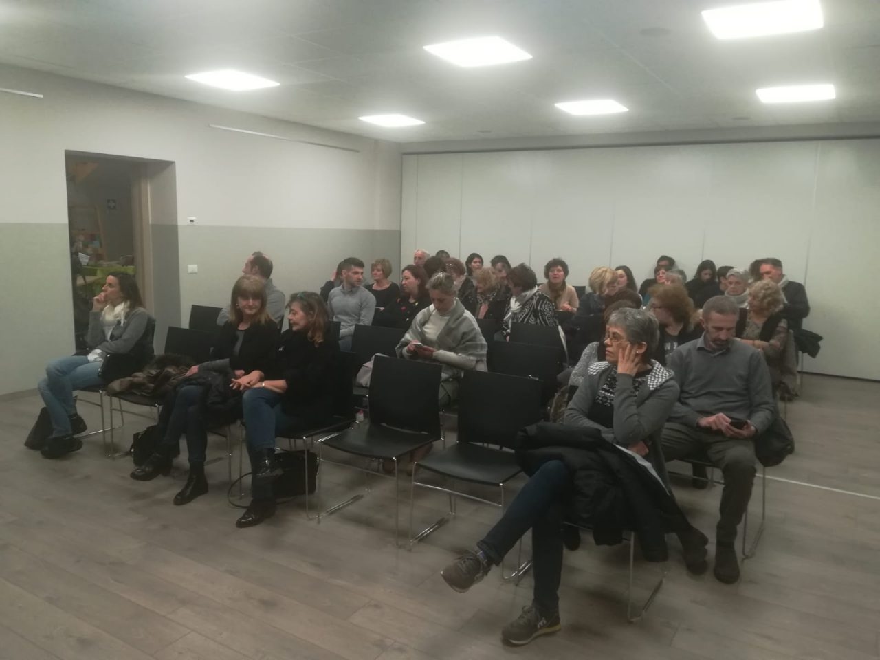 Tutti pazzi per Andy Warhol: successo per la serata in biblioteca