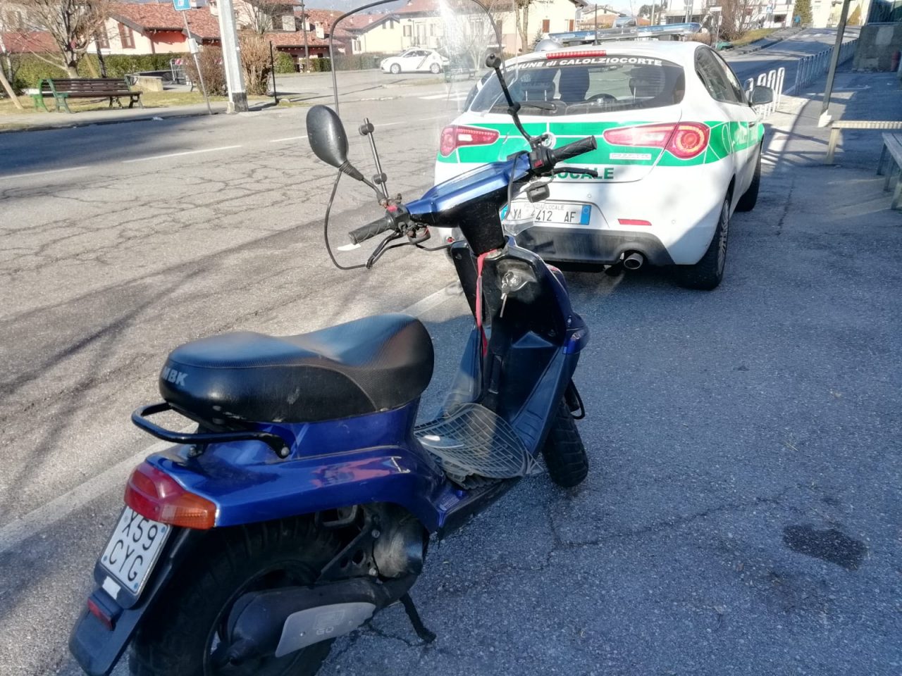 Cade dal motorino: paura per un 86enne