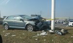 Incidente finisce contro un palo nel parcheggio del centro commerciale FOTO