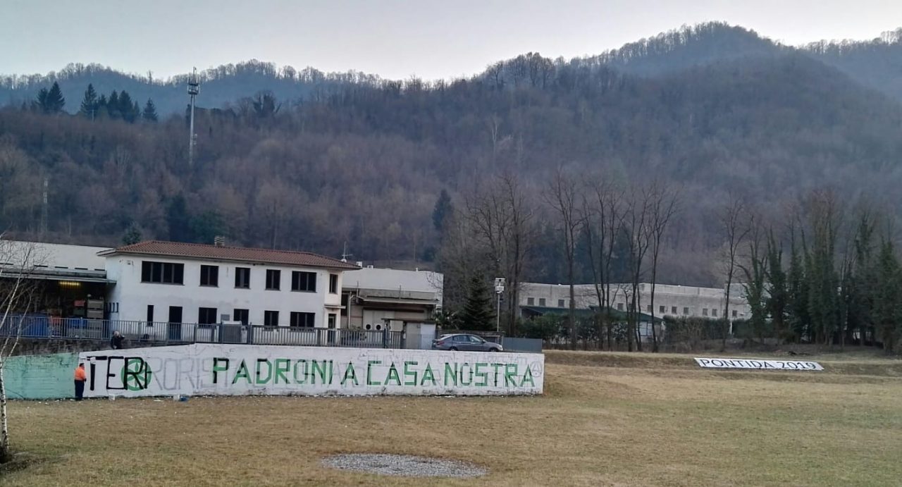 Blitz degli anarchici al Pratone della Lega