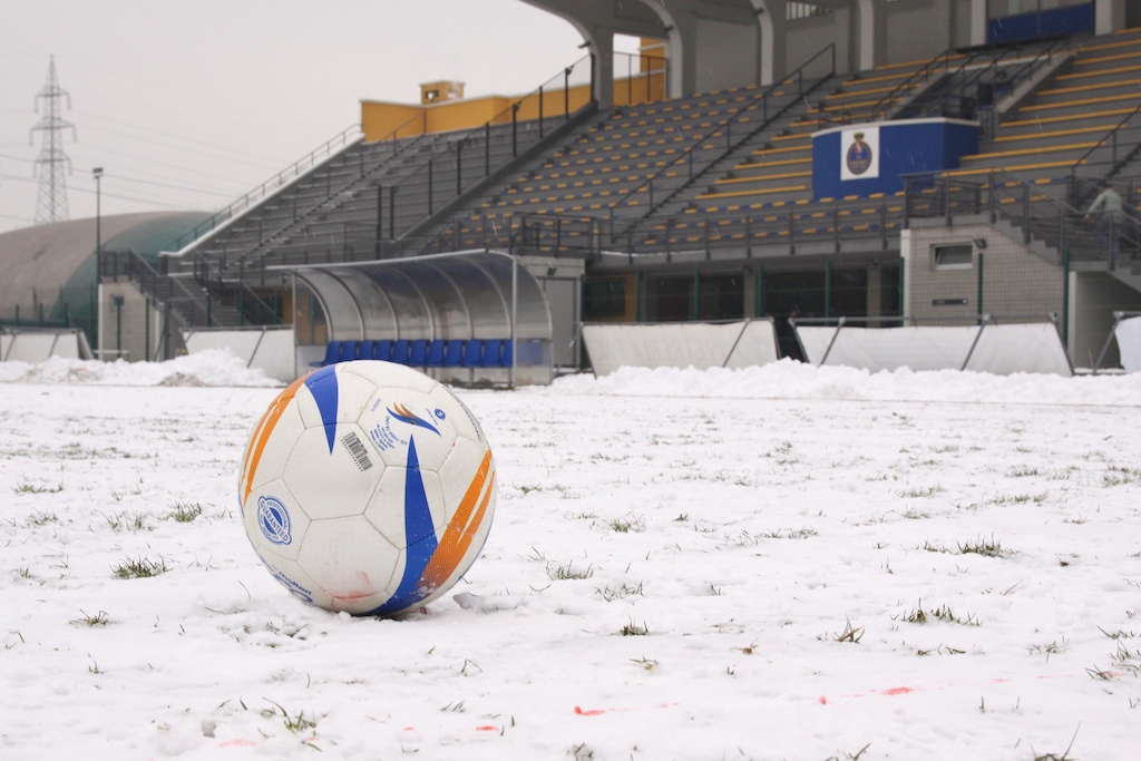 Calcio, sospesa l’attività regionale: ma chi può giocherà