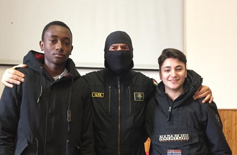 Studenti a tu per tu con il Comandante Alfa FOTO