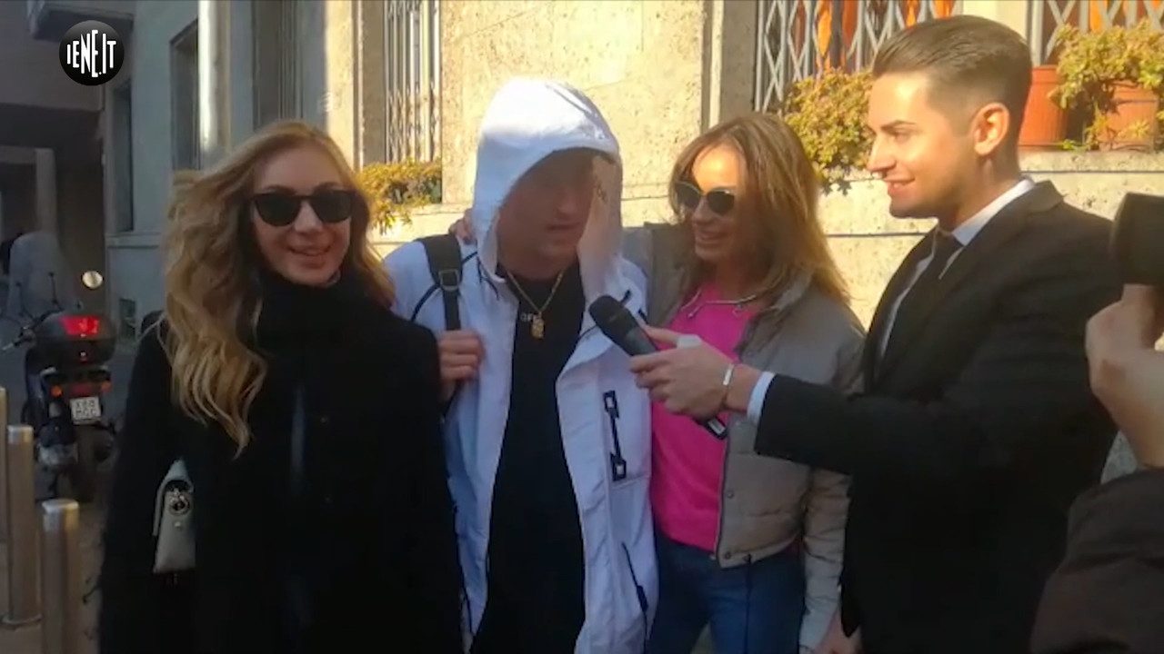 La moglie di Facchinetti lancia un bicchiere a Laura Cremaschi. Ma era uno scherzo de Le Iene VIDEO
