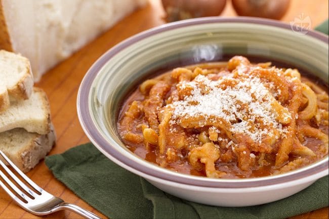 A Osnago trippa per tutti nella piazza della chiesa